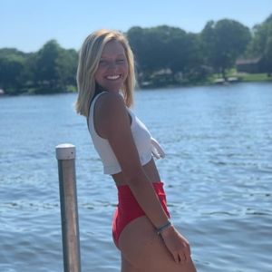 Meet your Posher, Makenzie
